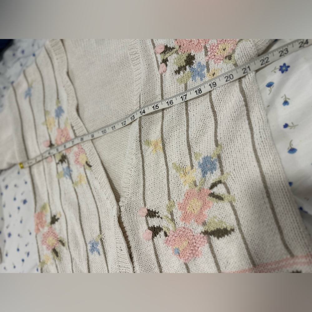 VTG Studio Style Sz: M Cream Hand Knit Cardigan Grandmacore Floral Cottagecore - Picture 3 of 13